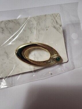 VTG Gerry’s Gold Tone Oval Brooch Green Rhinestone Open Circle Pin